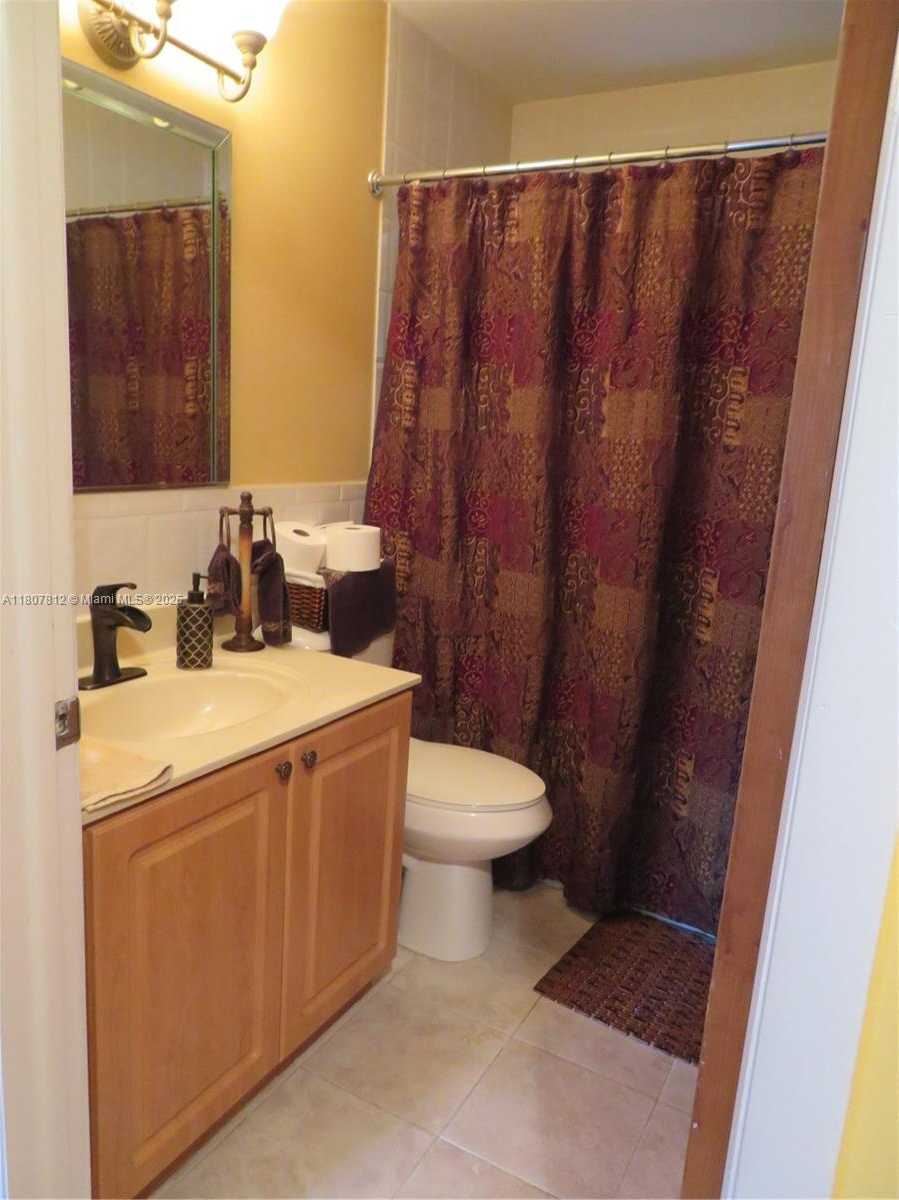 Small Image of 10017 WEST OKEECHOBEE RD #202, Hialeah Gardens Number 15