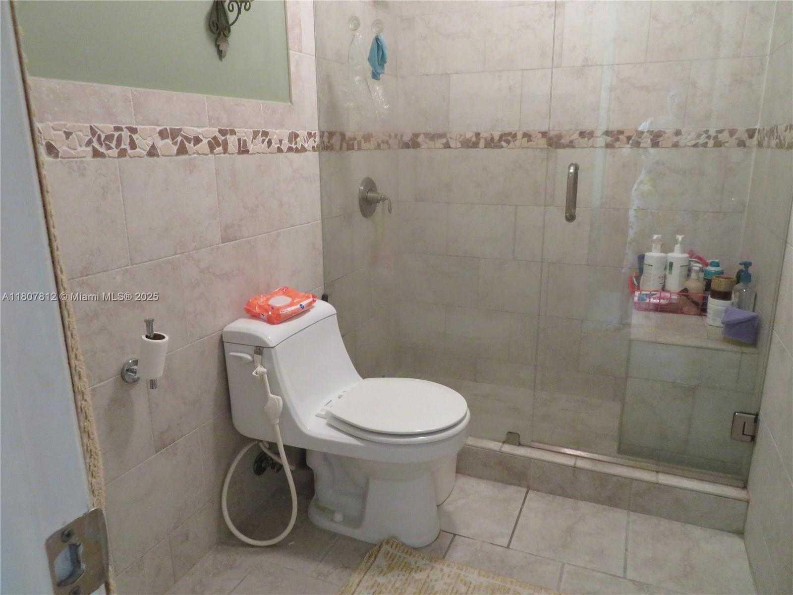 Small Image of 10017 WEST OKEECHOBEE RD #202, Hialeah Gardens Number 16
