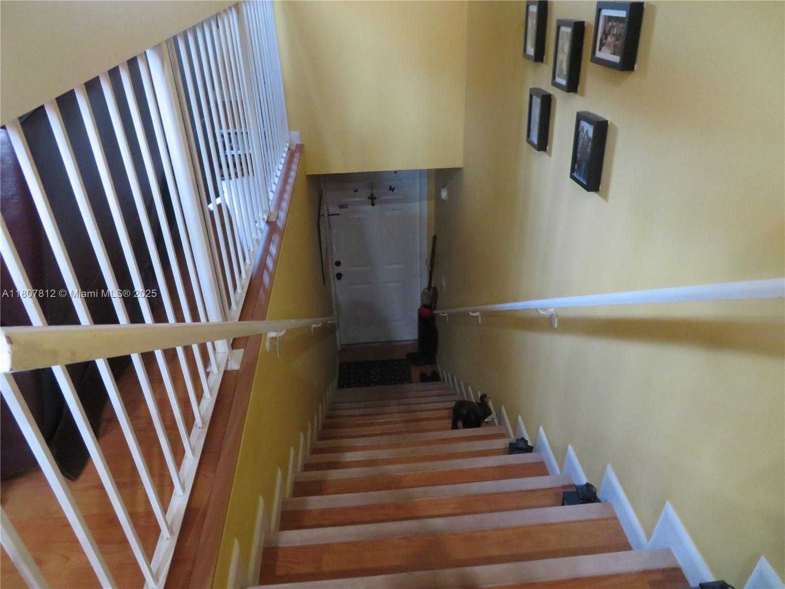 Small Image of 10017 WEST OKEECHOBEE RD #202, Hialeah Gardens Number 4