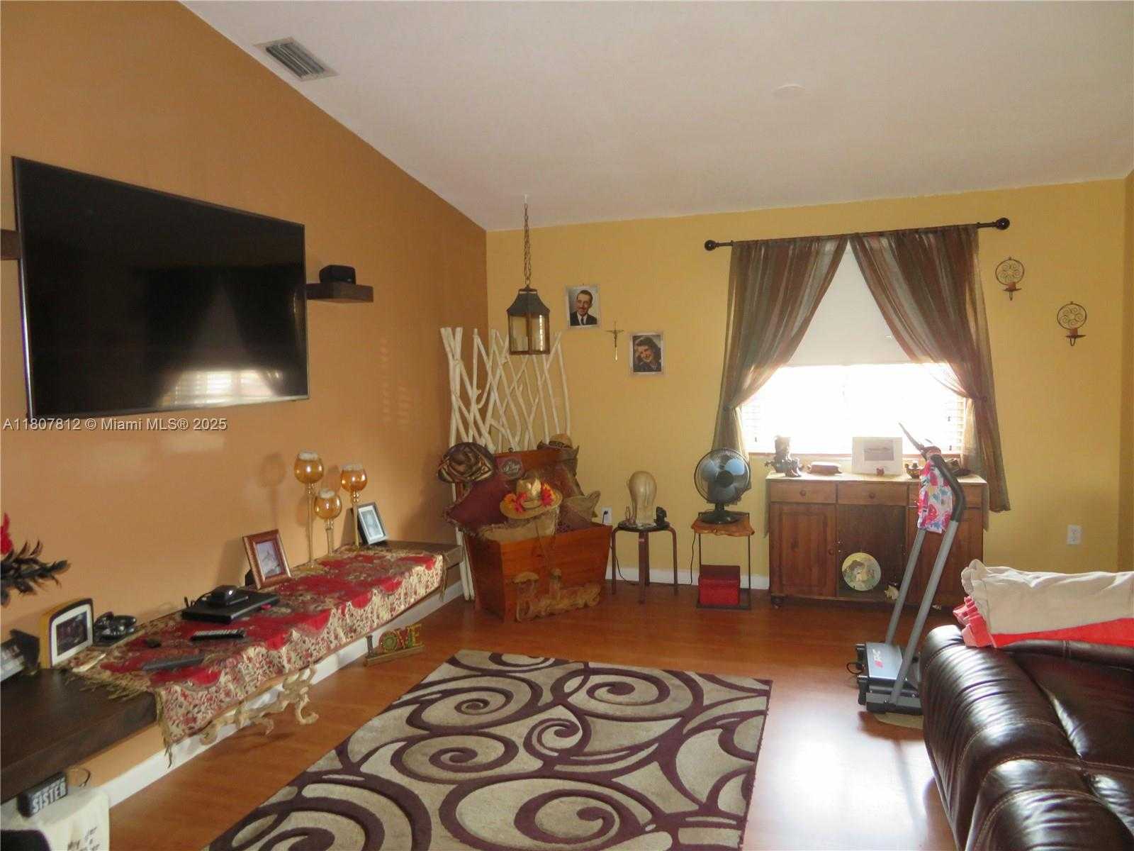 Small Image of 10017 WEST OKEECHOBEE RD #202, Hialeah Gardens Number 5