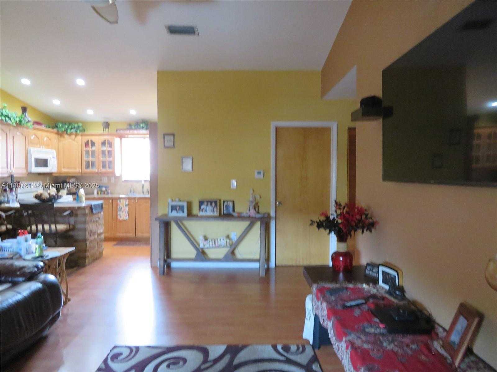 Small Image of 10017 WEST OKEECHOBEE RD #202, Hialeah Gardens Number 6