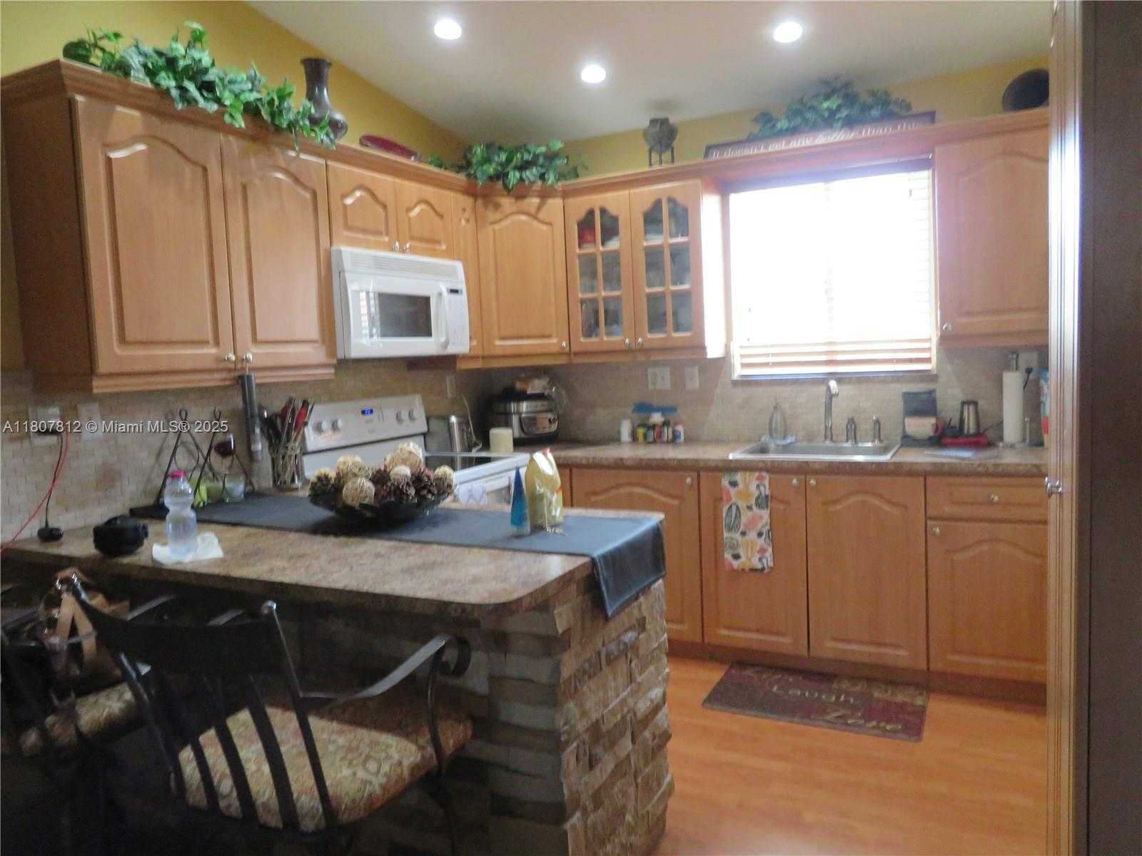 Small Image of 10017 WEST OKEECHOBEE RD #202, Hialeah Gardens Number 8