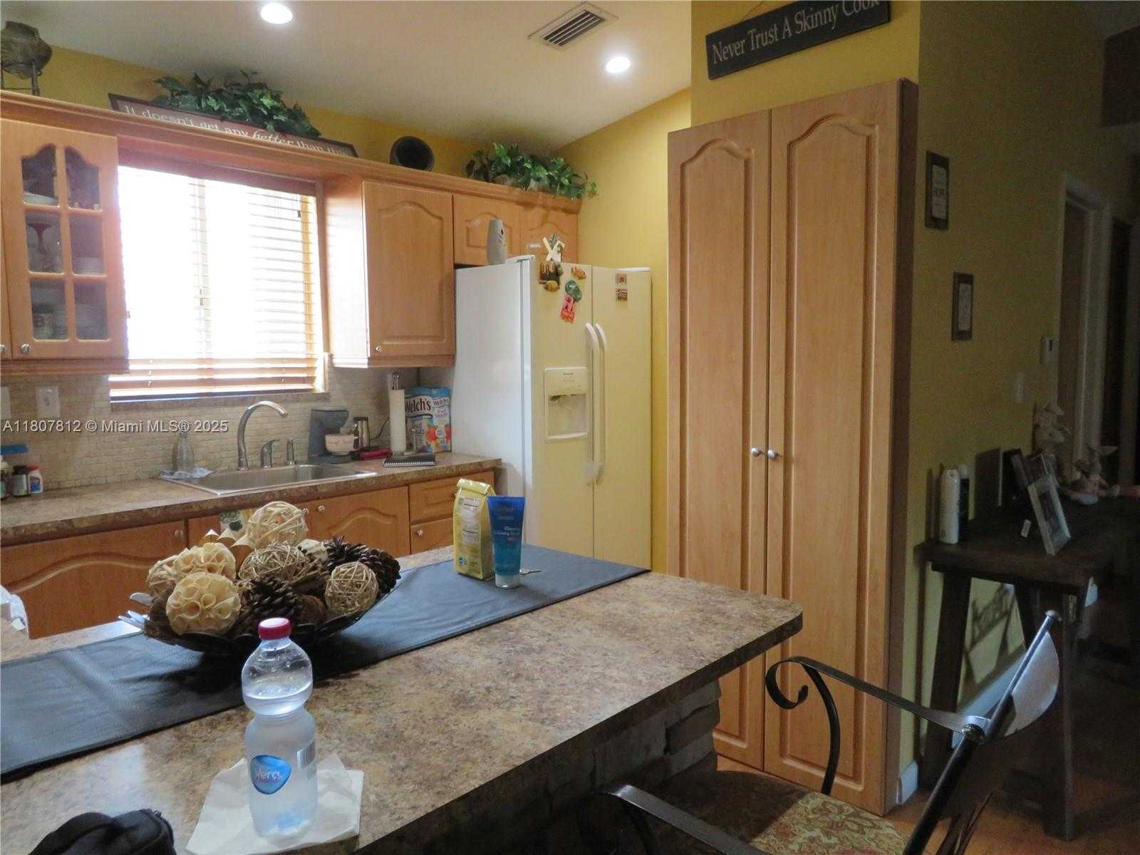 Small Image of 10017 WEST OKEECHOBEE RD #202, Hialeah Gardens Number 9