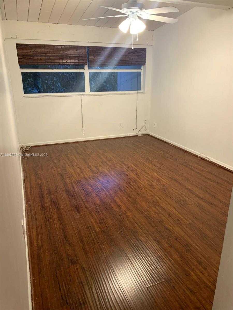Small Image of 711 EAST COCO PLUM CIR #5, Plantation Number 11