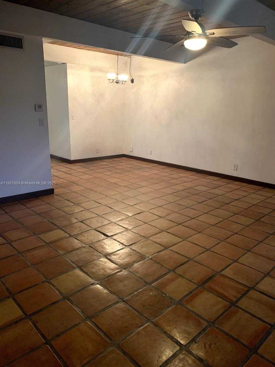 Small Image of 711 EAST COCO PLUM CIR #5, Plantation Number 13