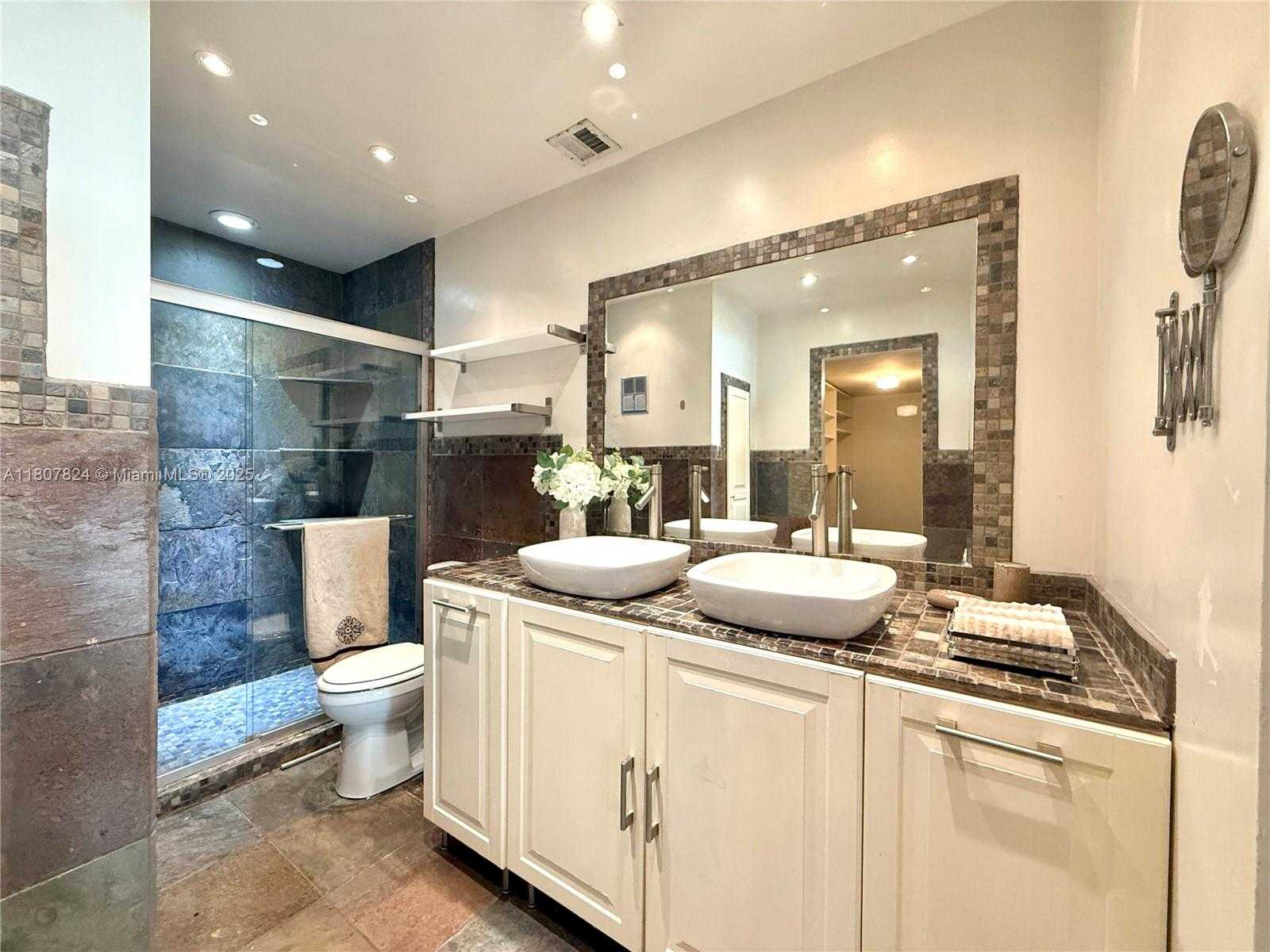 Small Image of 711 EAST COCO PLUM CIR #5, Plantation Number 16