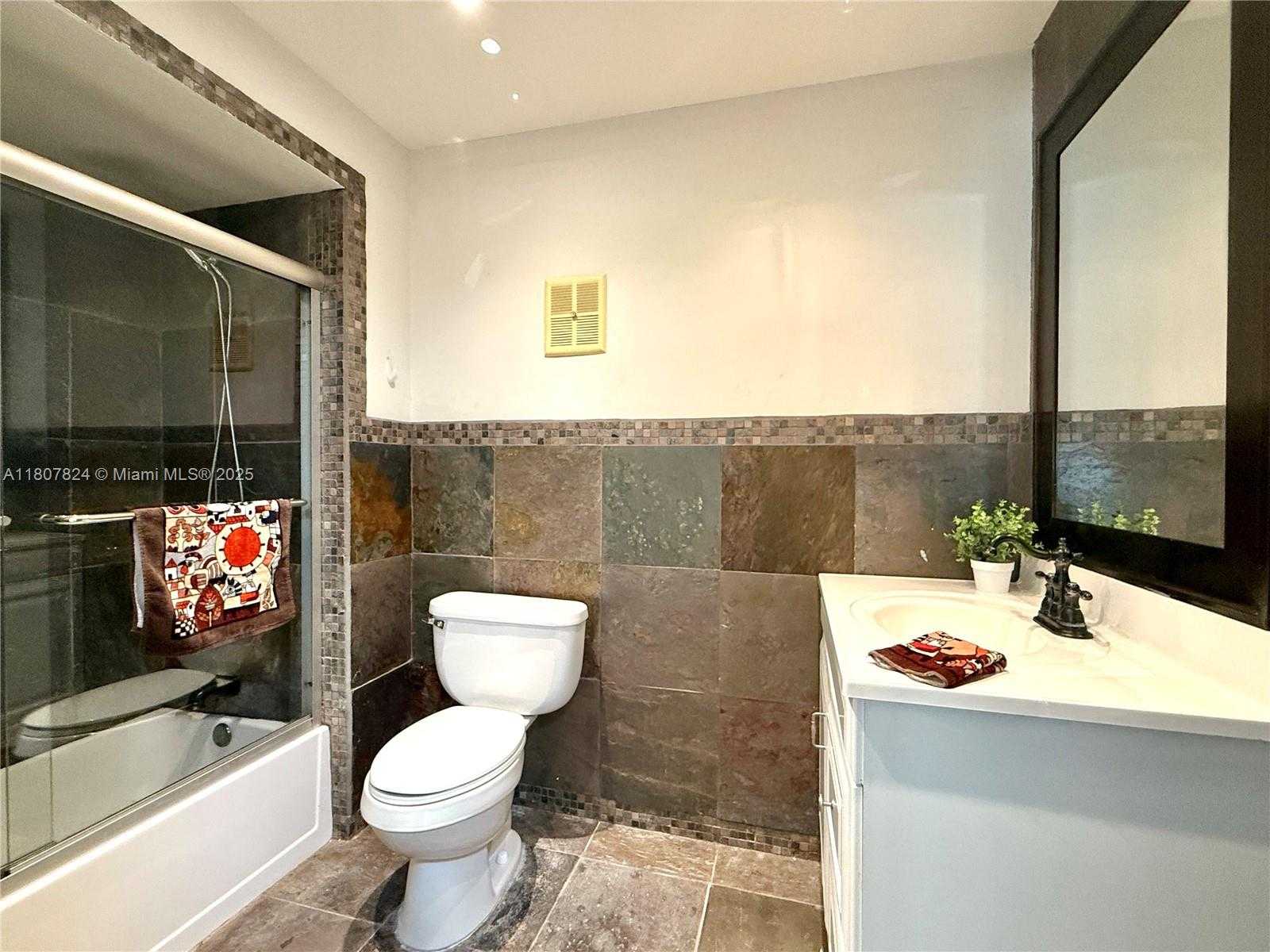 Small Image of 711 EAST COCO PLUM CIR #5, Plantation Number 18