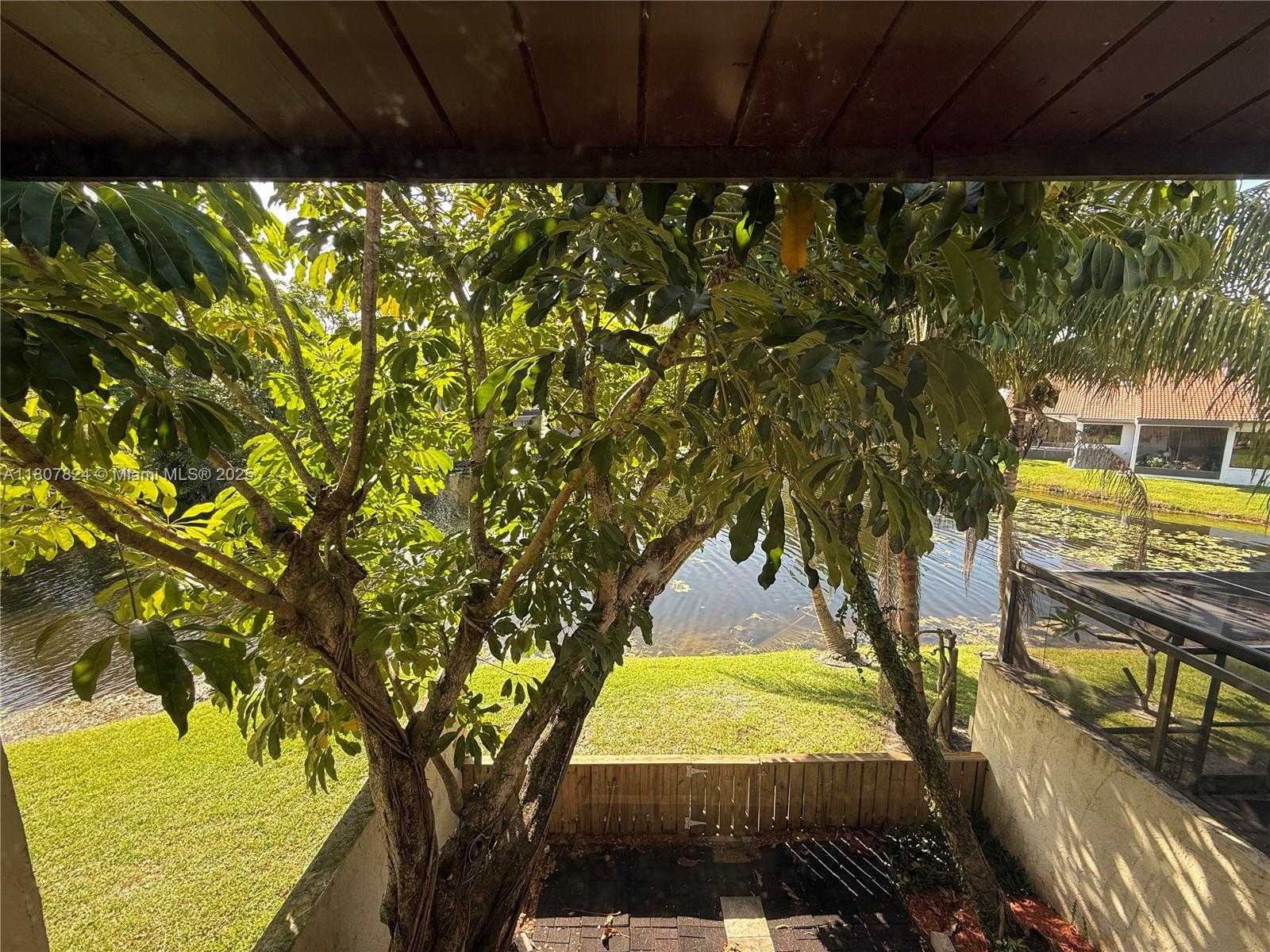 Small Image of 711 EAST COCO PLUM CIR #5, Plantation Number 20