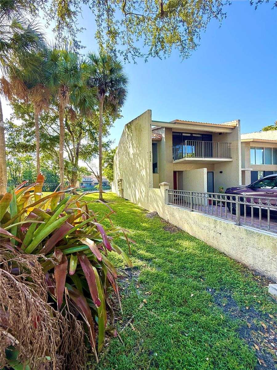 Small Image of 711 EAST COCO PLUM CIR #5, Plantation Number 26
