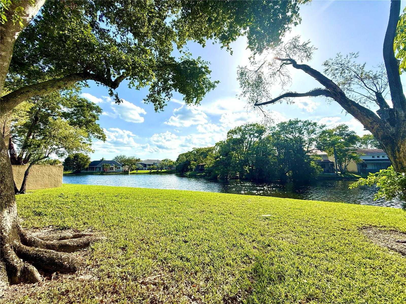 Small Image of 711 EAST COCO PLUM CIR #5, Plantation Number 27