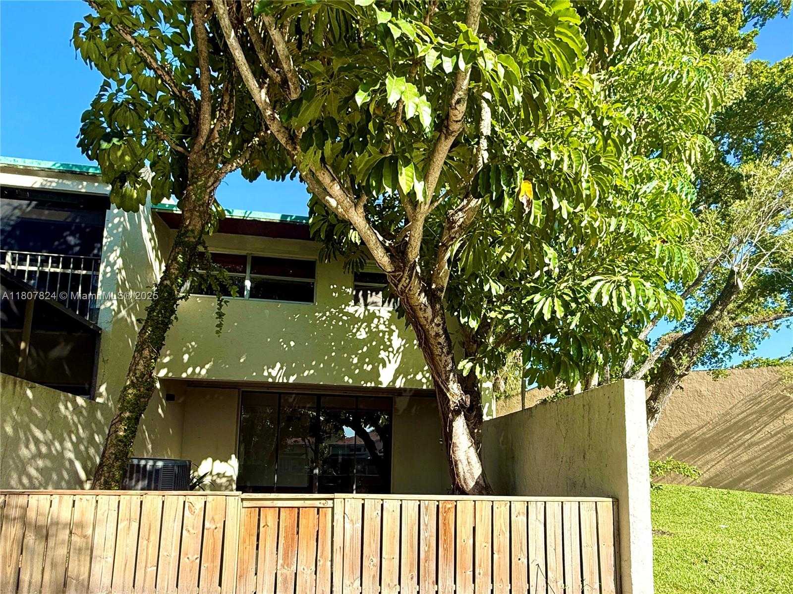 Small Image of 711 EAST COCO PLUM CIR #5, Plantation Number 28