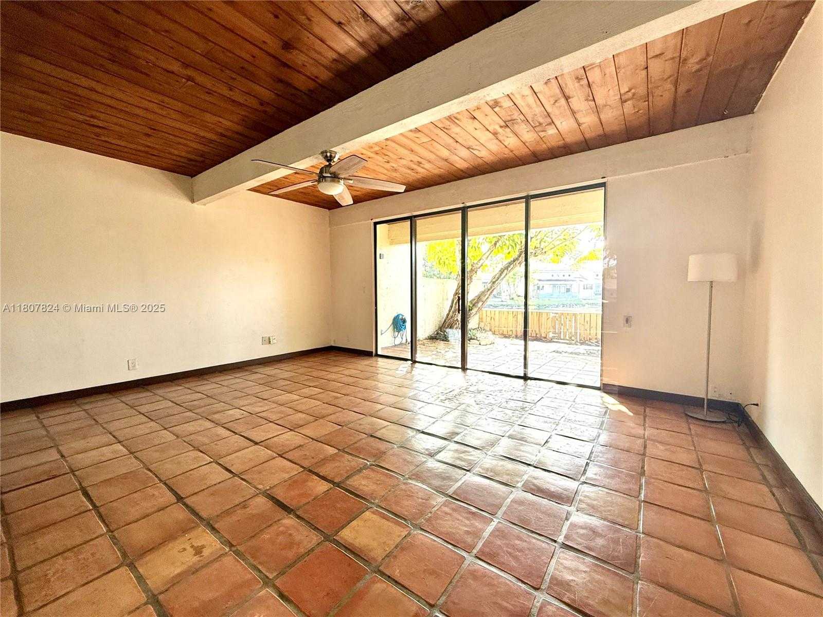 Small Image of 711 EAST COCO PLUM CIR #5, Plantation Number 3