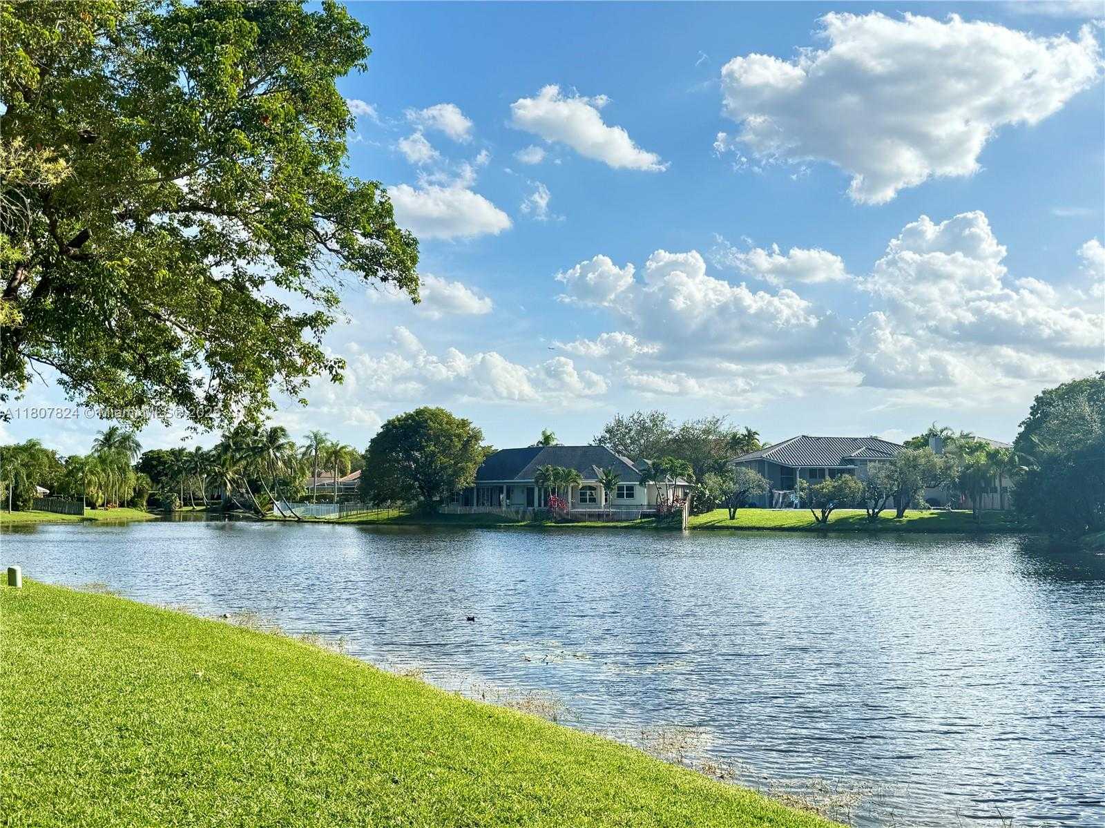Small Image of 711 EAST COCO PLUM CIR #5, Plantation Number 30