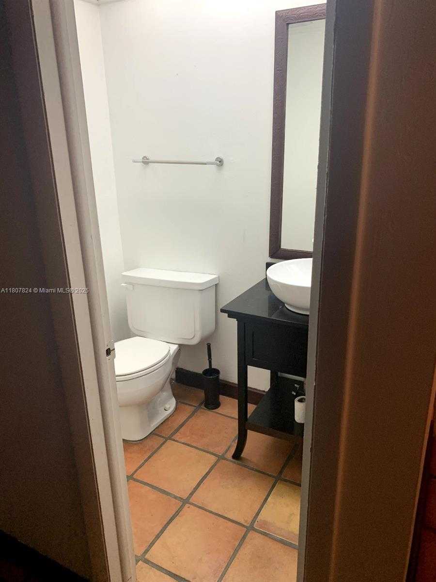 Small Image of 711 EAST COCO PLUM CIR #5, Plantation Number 8