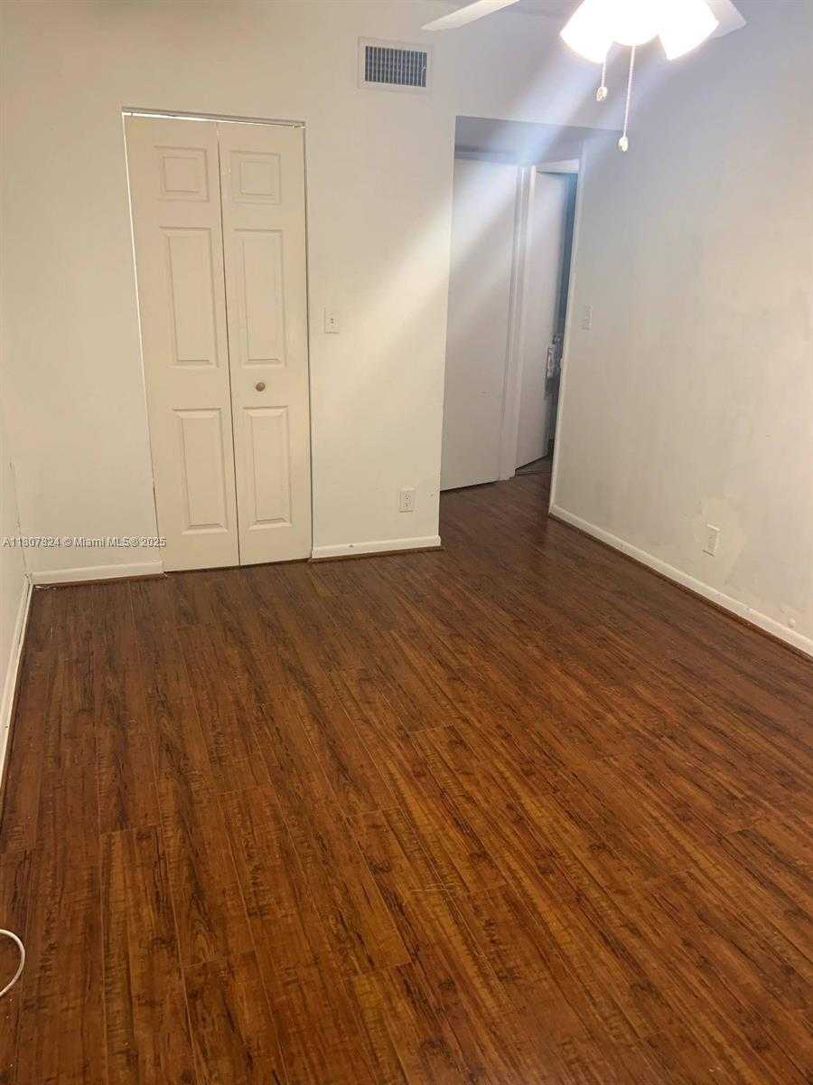 Small Image of 711 EAST COCO PLUM CIR #5, Plantation Number 9