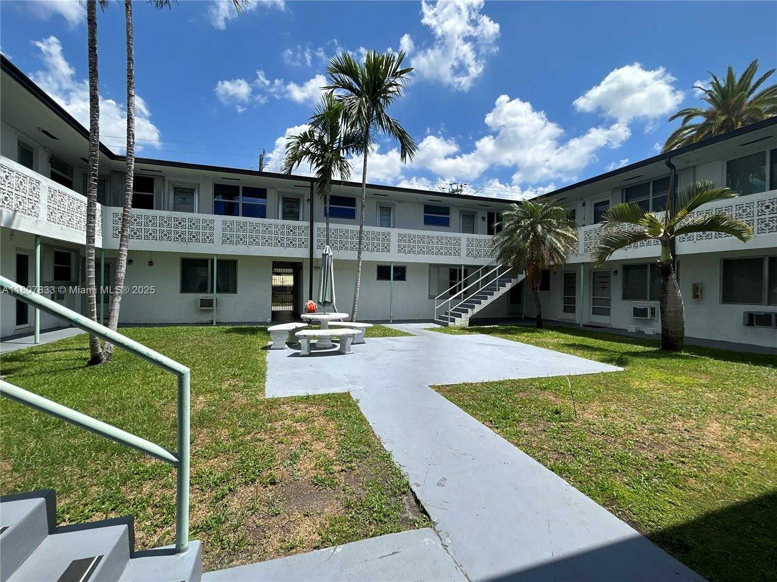 Small Image of 1717 RODMAN ST #18, Hollywood Number 10
