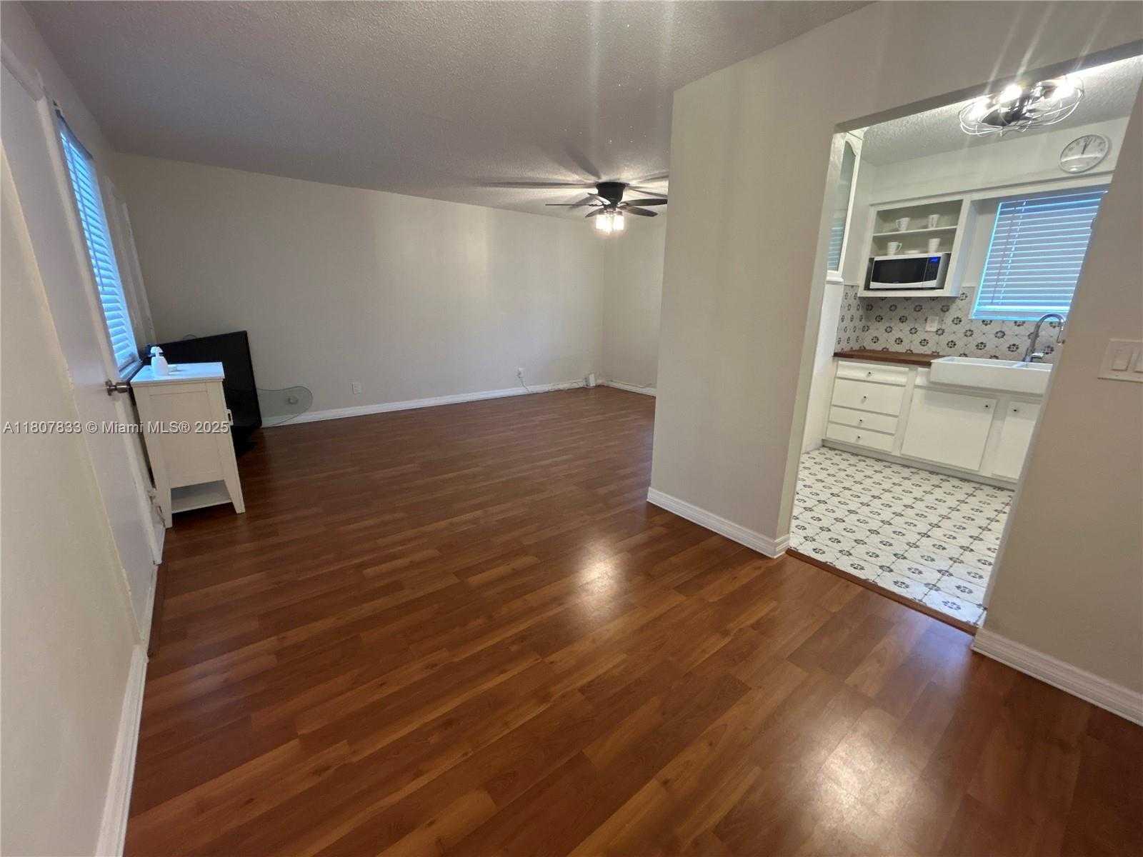 Small Image of 1717 RODMAN ST #18, Hollywood Number 2