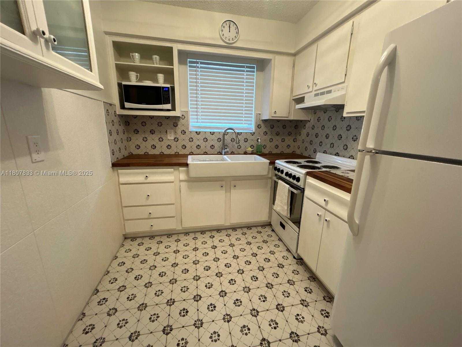 Small Image of 1717 RODMAN ST #18, Hollywood Number 6