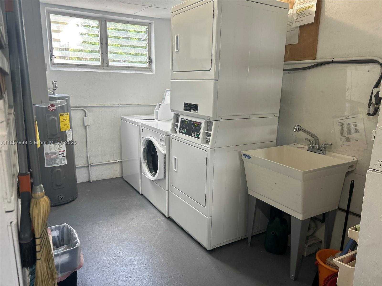 Small Image of 1717 RODMAN ST #18, Hollywood Number 9