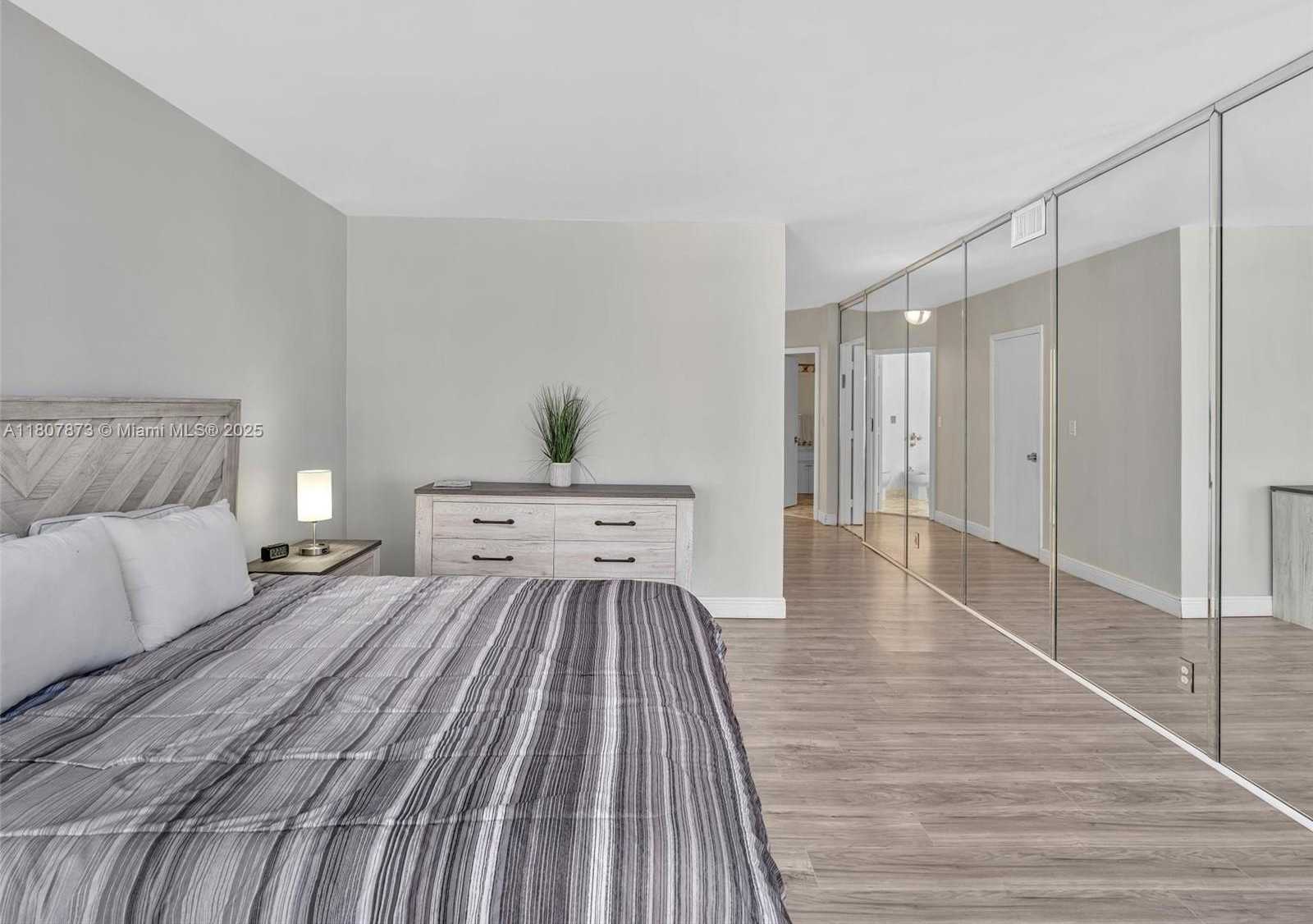 Small Image of 10155 COLLINS AVE #408, Bal Harbour Number 31