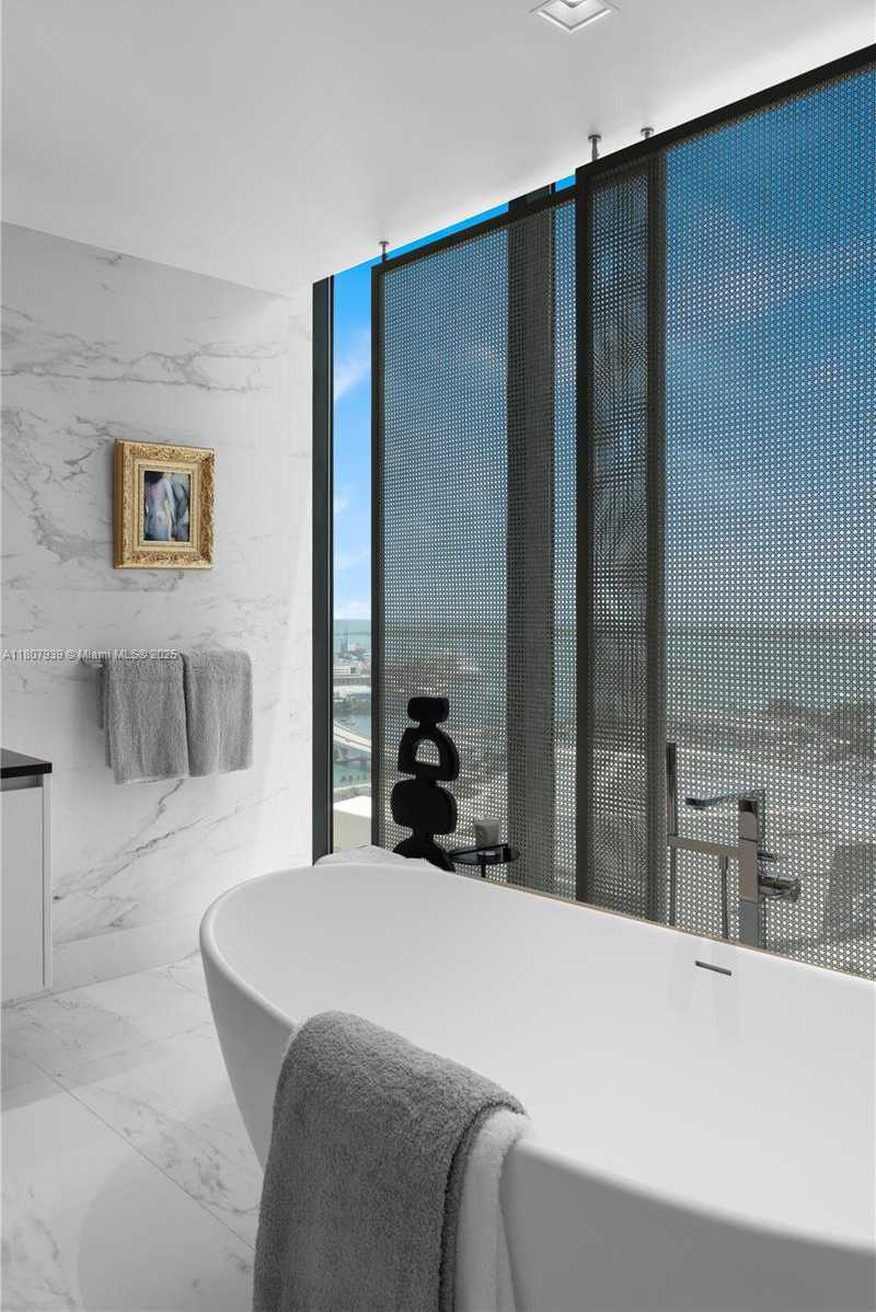 Small Image of 1000 BISCAYNE BLVD #3201, Miami Number 52