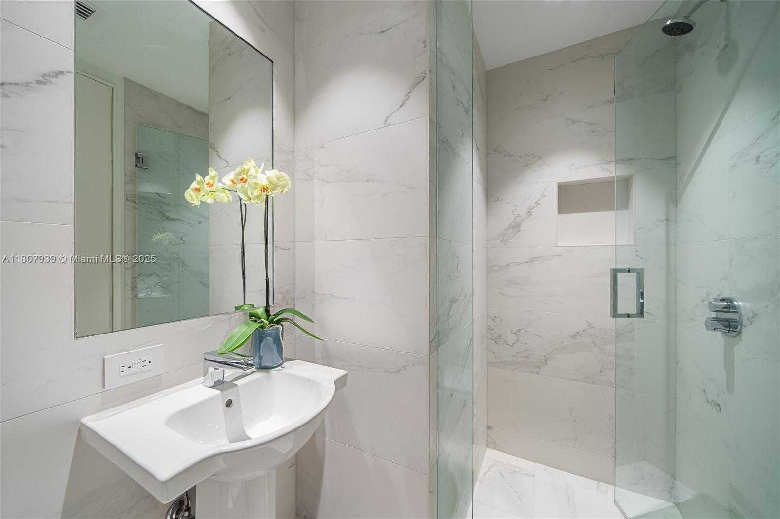 Small Image of 1000 BISCAYNE BLVD #3201, Miami Number 66