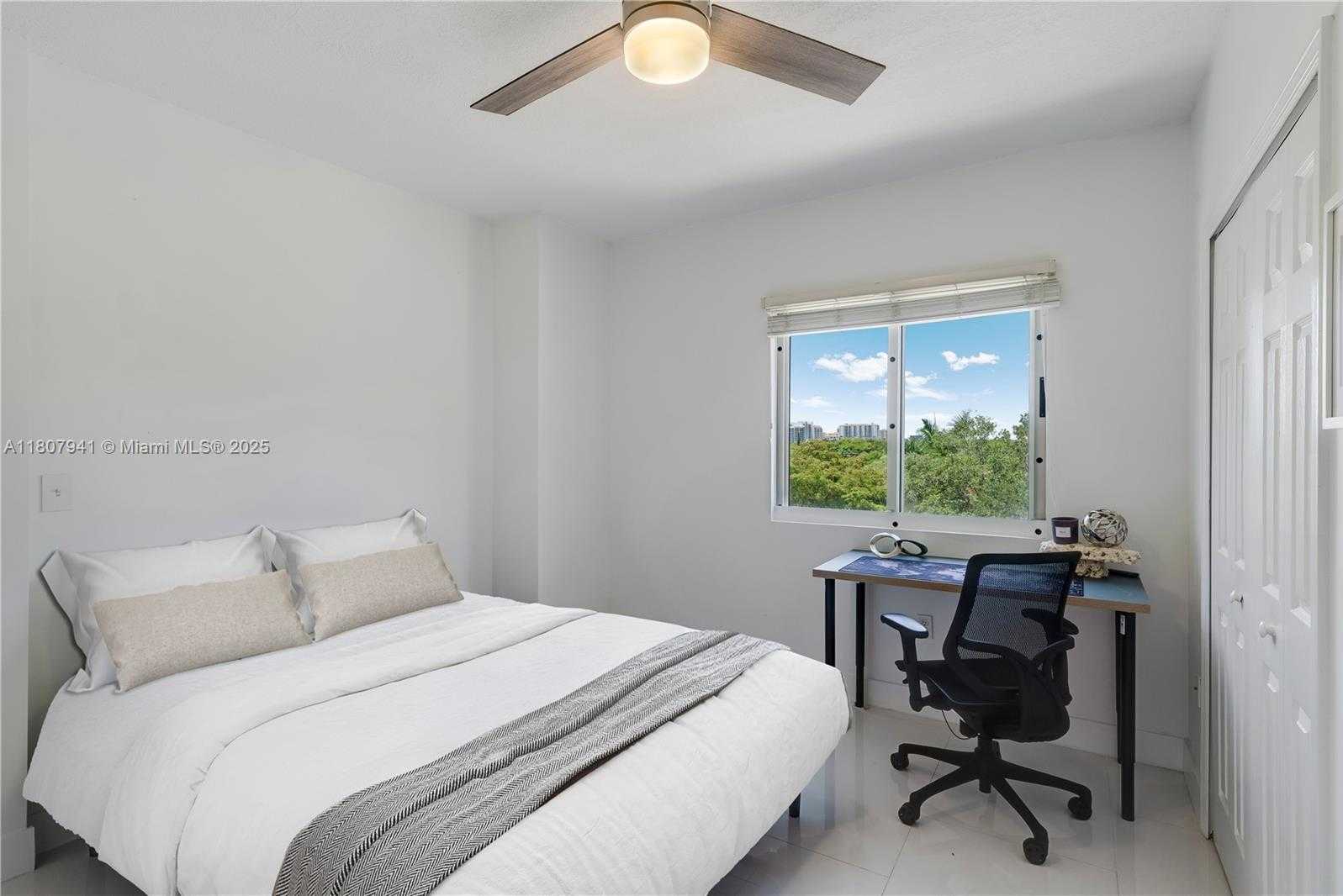 Small Image of 3500 CORAL WAY #604, Miami Number 16