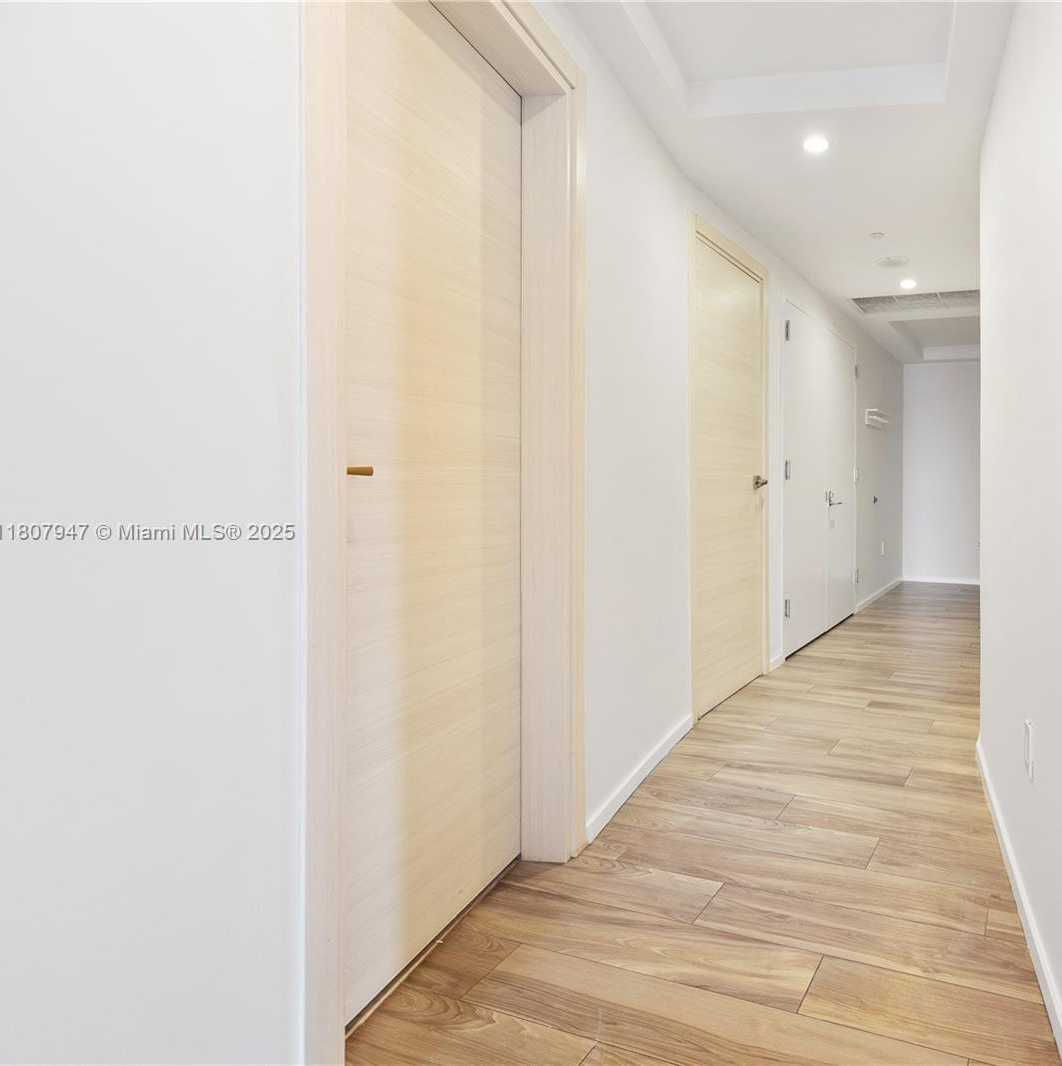 Small Image of 801 MIAMI AVE #2201, Miami Number 12