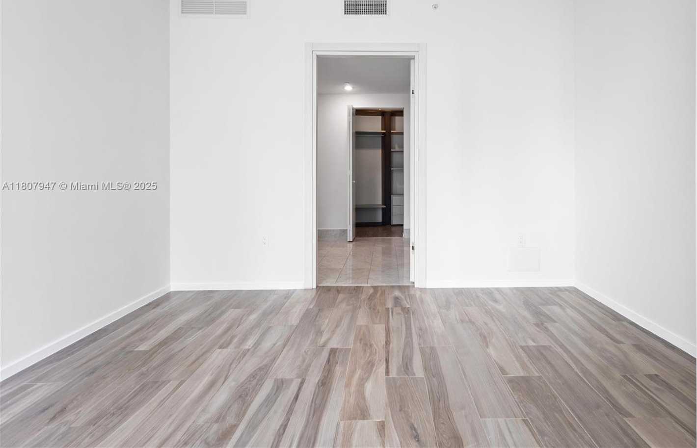 Small Image of 801 MIAMI AVE #2201, Miami Number 24