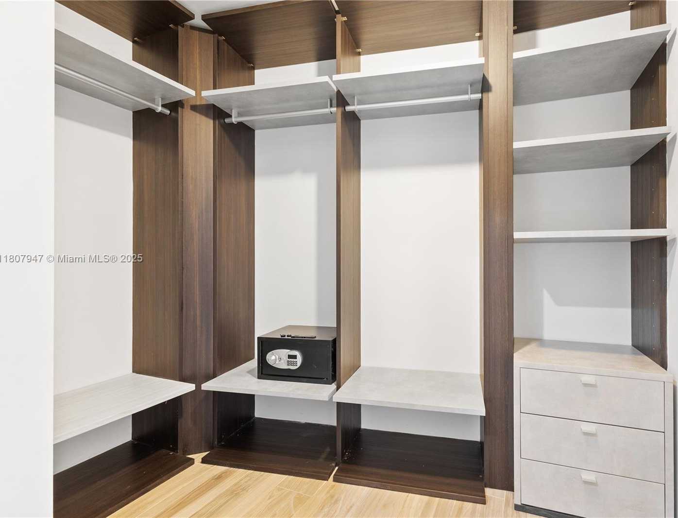 Small Image of 801 MIAMI AVE #2201, Miami Number 27