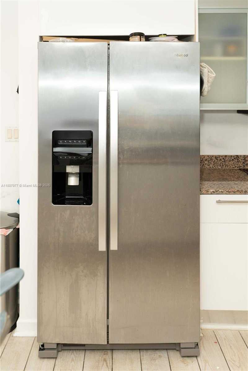 Small Image of 325 SOUTH BISCAYNE BLVD #1521, Miami Number 10