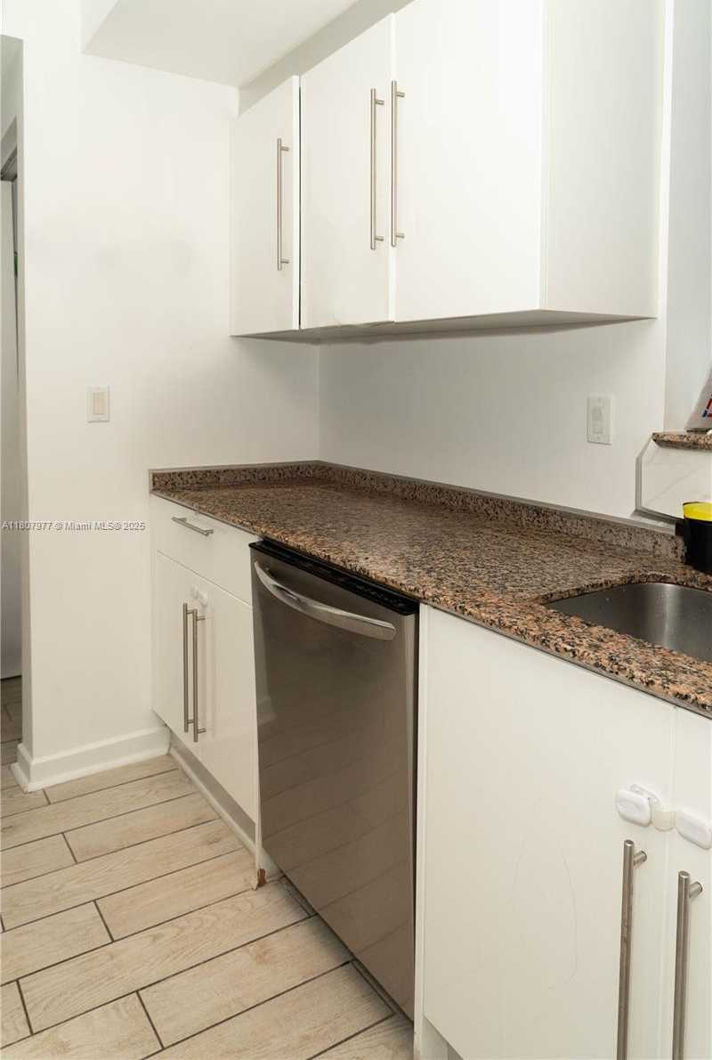 Small Image of 325 SOUTH BISCAYNE BLVD #1521, Miami Number 12