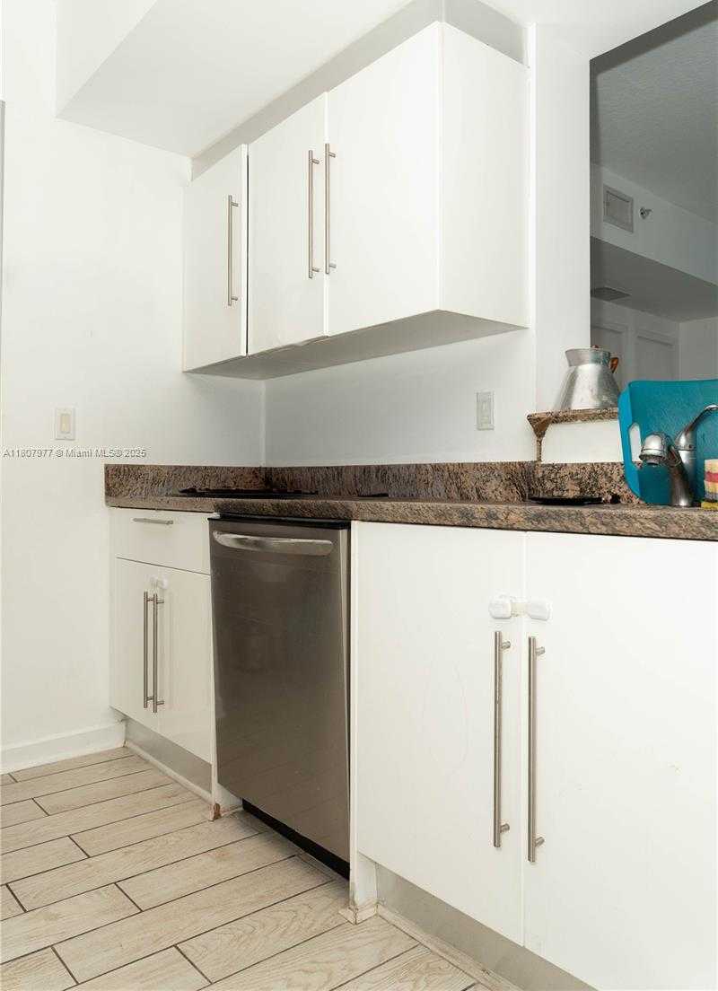Small Image of 325 SOUTH BISCAYNE BLVD #1521, Miami Number 13
