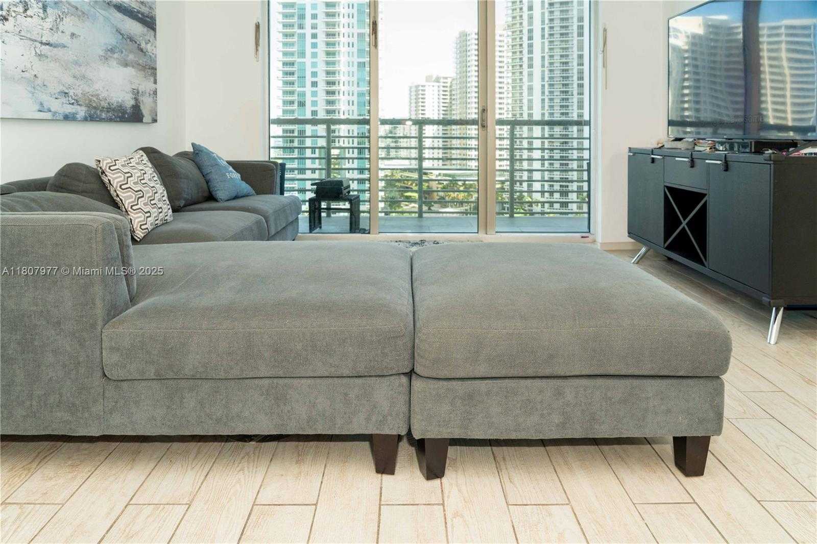 Small Image of 325 SOUTH BISCAYNE BLVD #1521, Miami Number 19