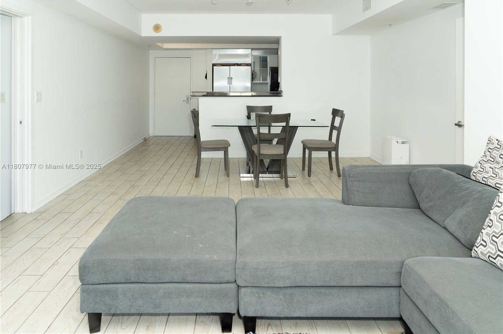 Small Image of 325 SOUTH BISCAYNE BLVD #1521, Miami Number 25