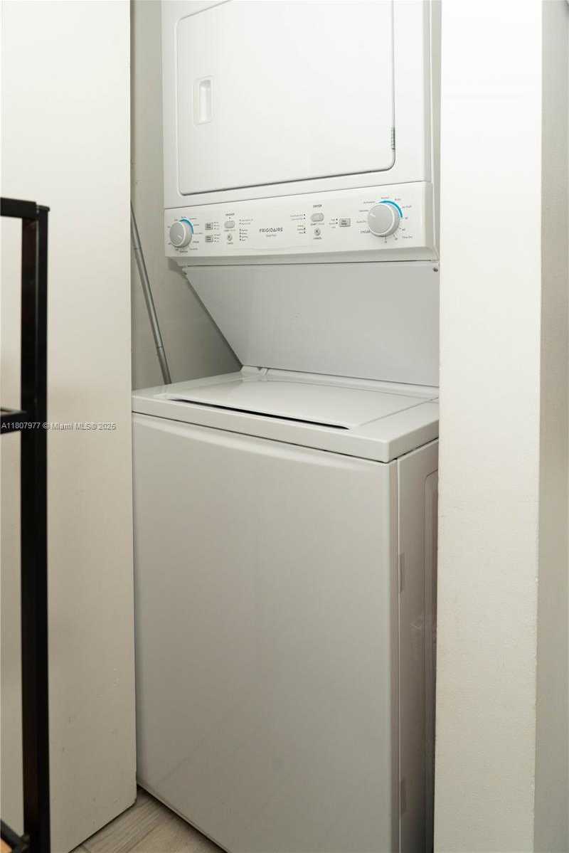 Small Image of 325 SOUTH BISCAYNE BLVD #1521, Miami Number 26