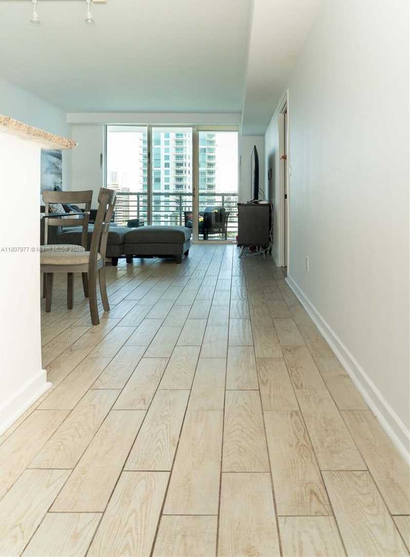 Small Image of 325 SOUTH BISCAYNE BLVD #1521, Miami Number 3