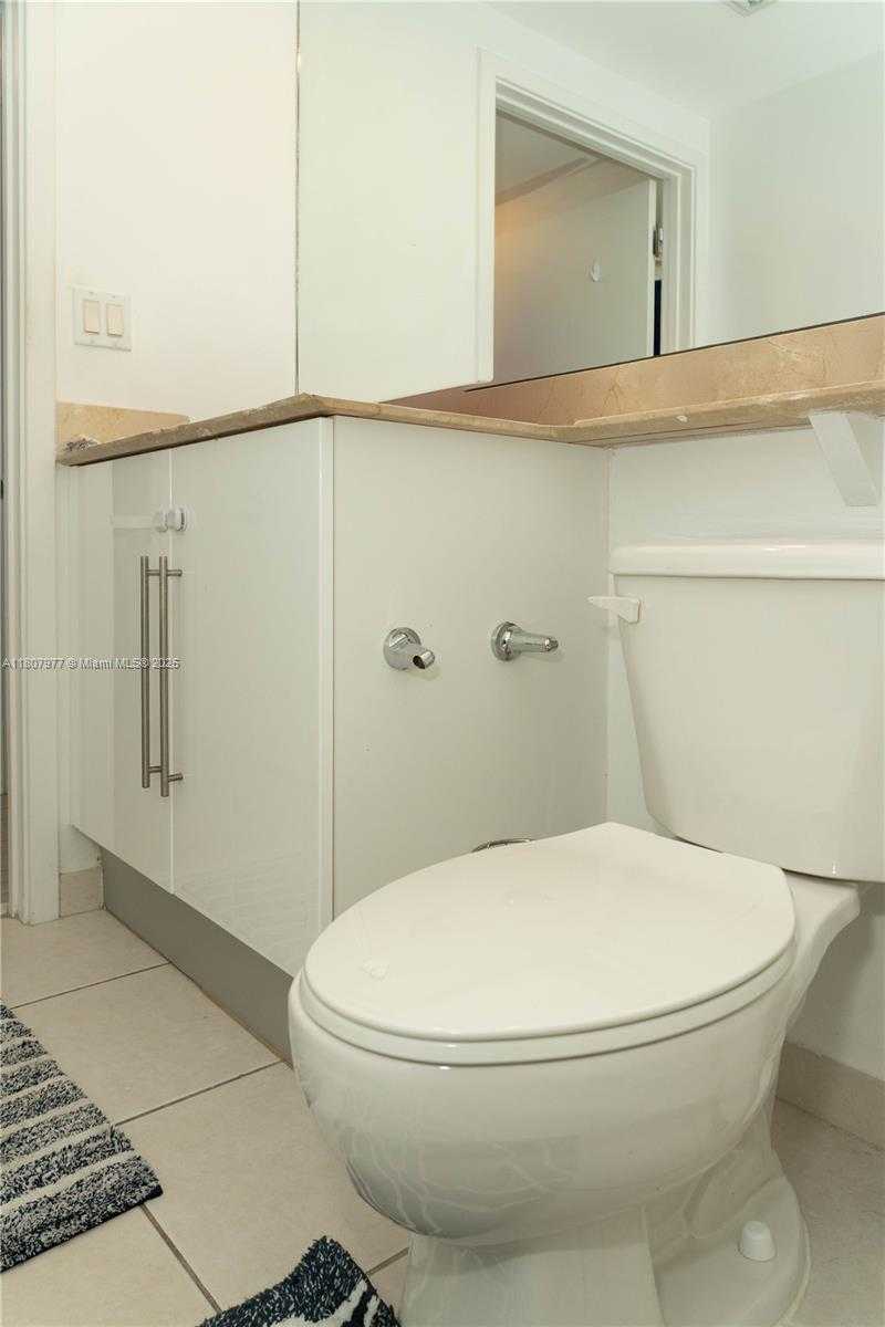 Small Image of 325 SOUTH BISCAYNE BLVD #1521, Miami Number 31