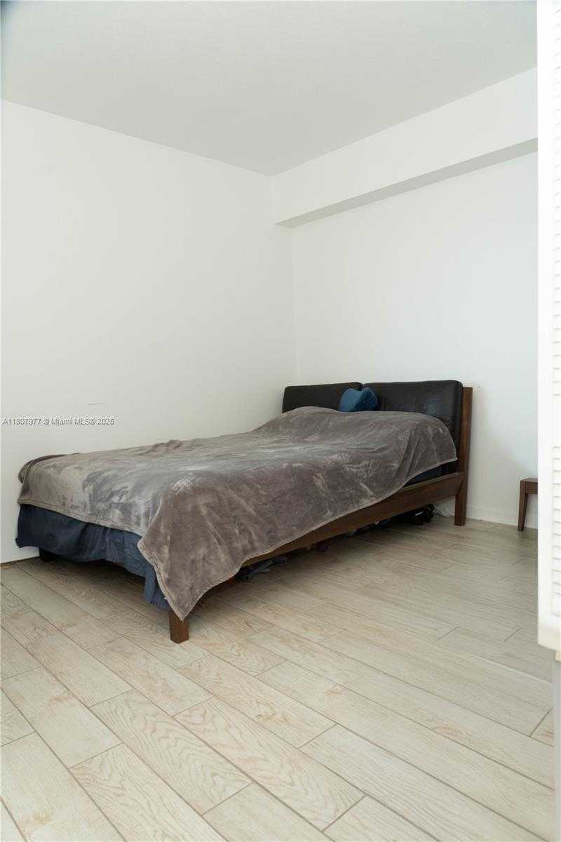 Small Image of 325 SOUTH BISCAYNE BLVD #1521, Miami Number 32