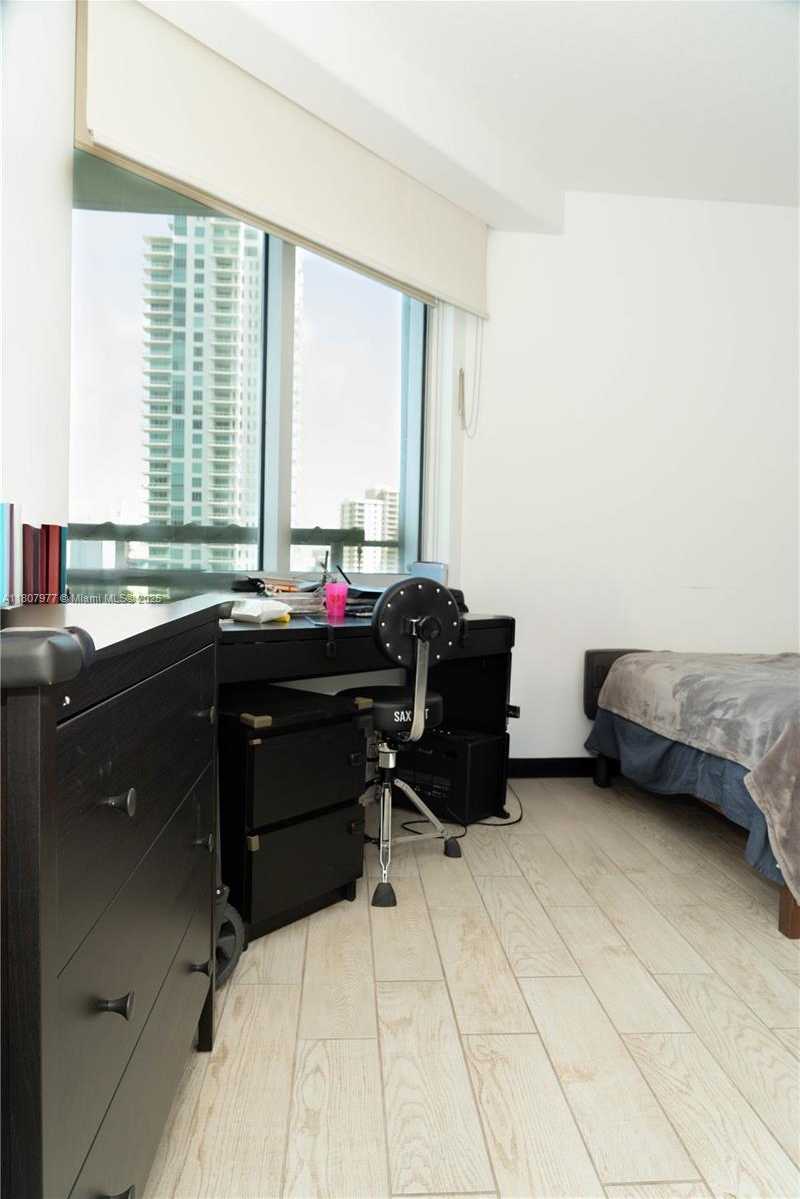 Small Image of 325 SOUTH BISCAYNE BLVD #1521, Miami Number 33