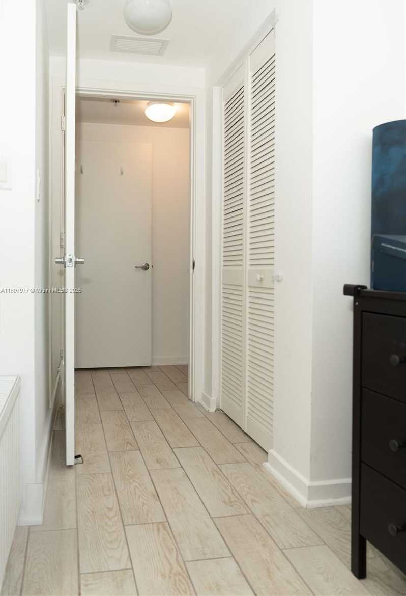 Small Image of 325 SOUTH BISCAYNE BLVD #1521, Miami Number 35