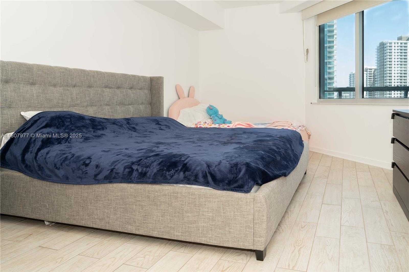 Small Image of 325 SOUTH BISCAYNE BLVD #1521, Miami Number 37