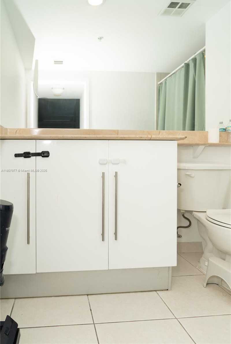 Small Image of 325 SOUTH BISCAYNE BLVD #1521, Miami Number 44