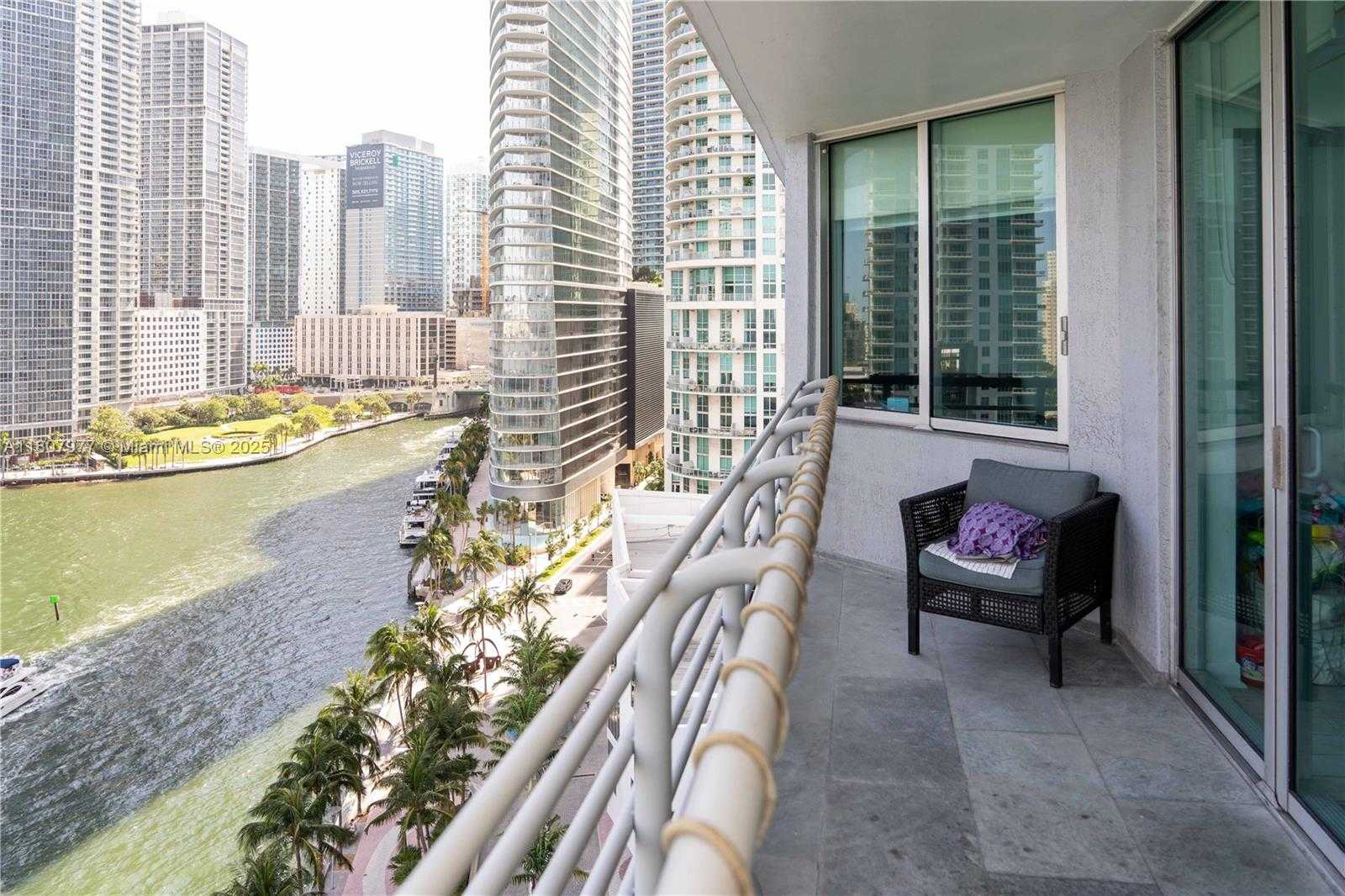 Small Image of 325 SOUTH BISCAYNE BLVD #1521, Miami Number 47