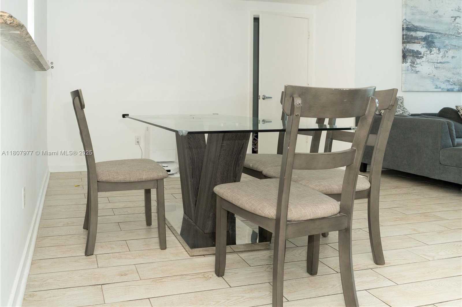 Small Image of 325 SOUTH BISCAYNE BLVD #1521, Miami Number 5