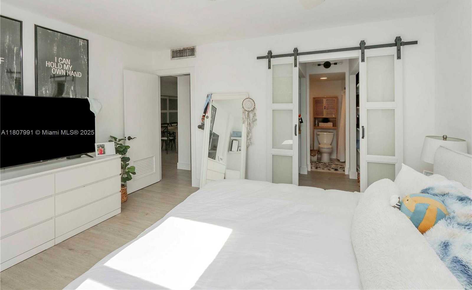 Small Image of 90 EDGEWATER DR #106, Coral Gables Number 11