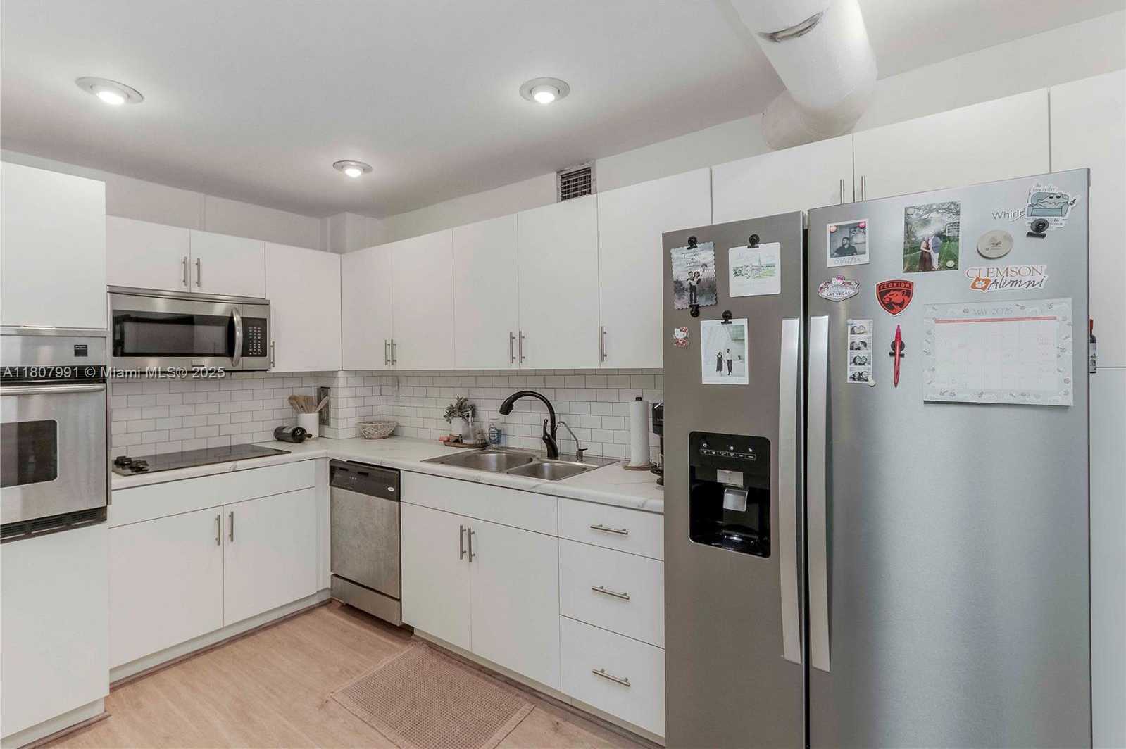 Small Image of 90 EDGEWATER DR #106, Coral Gables Number 12