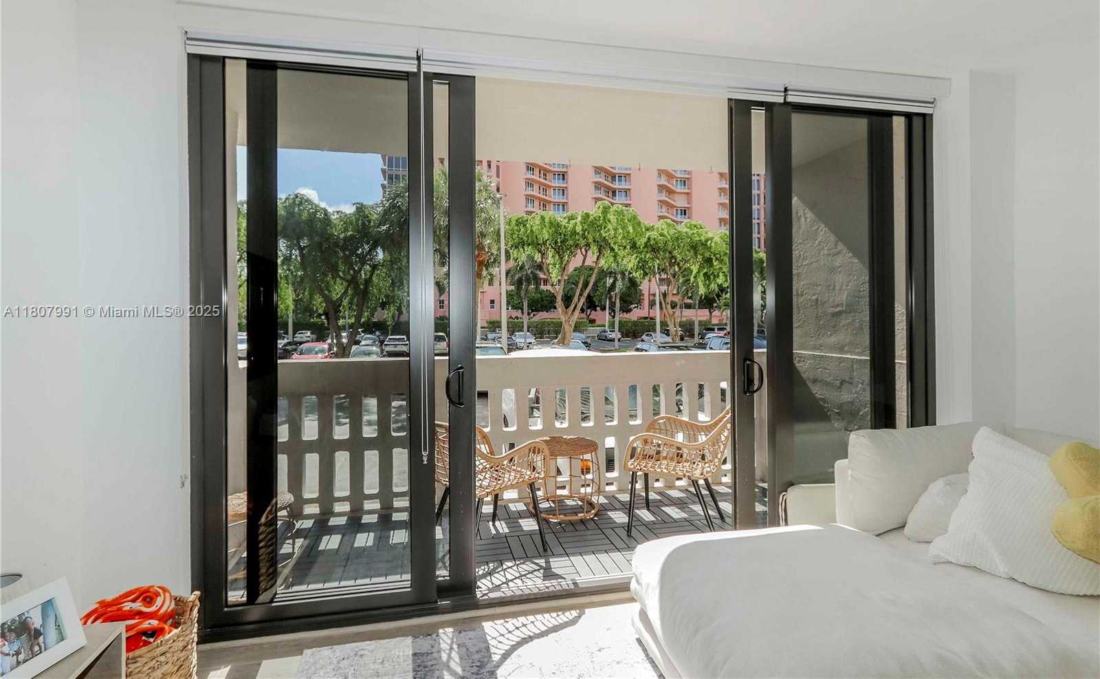 Small Image of 90 EDGEWATER DR #106, Coral Gables Number 14