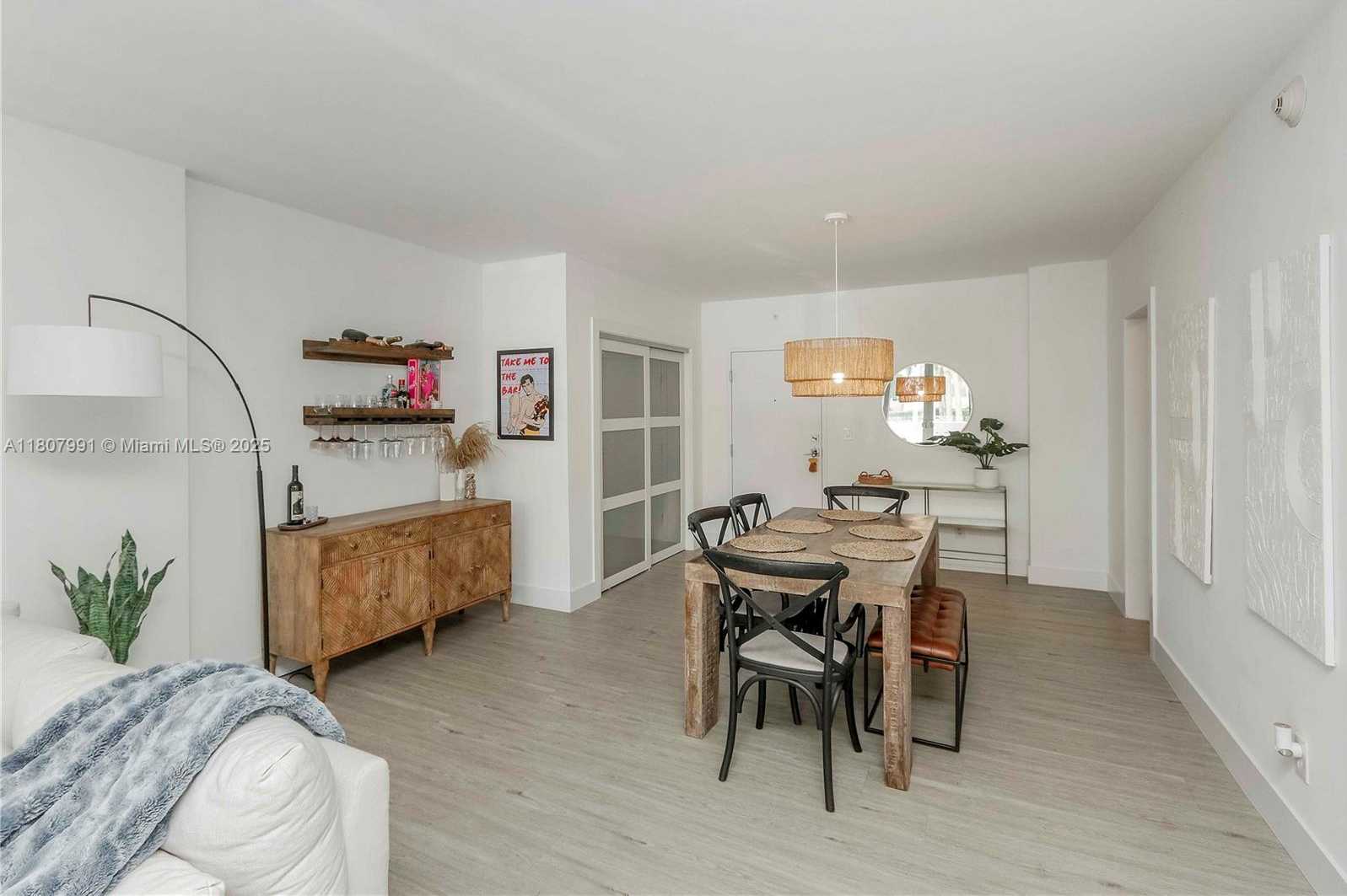 Small Image of 90 EDGEWATER DR #106, Coral Gables Number 3