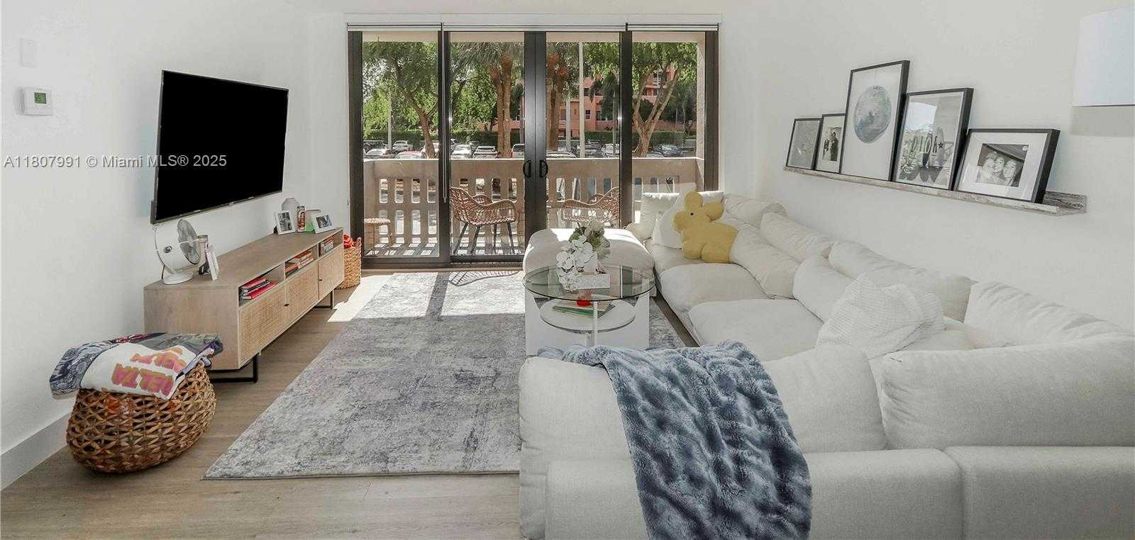 Small Image of 90 EDGEWATER DR #106, Coral Gables Number 6
